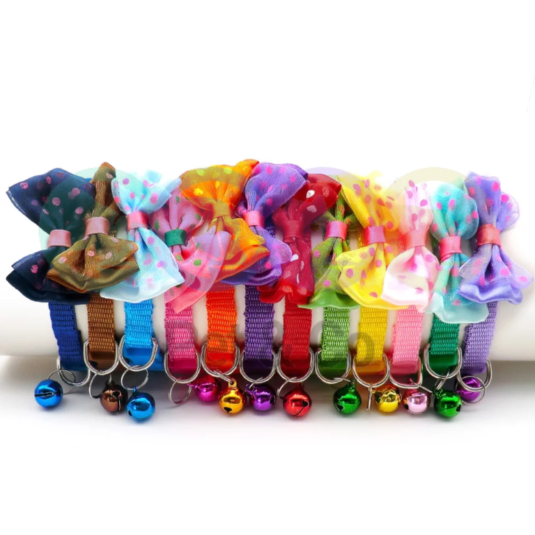 Collier nœud papillon avec cloche